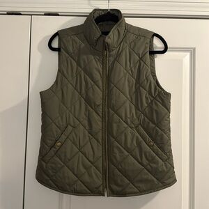 GAP puffer vest; lightly used; size M; forest green